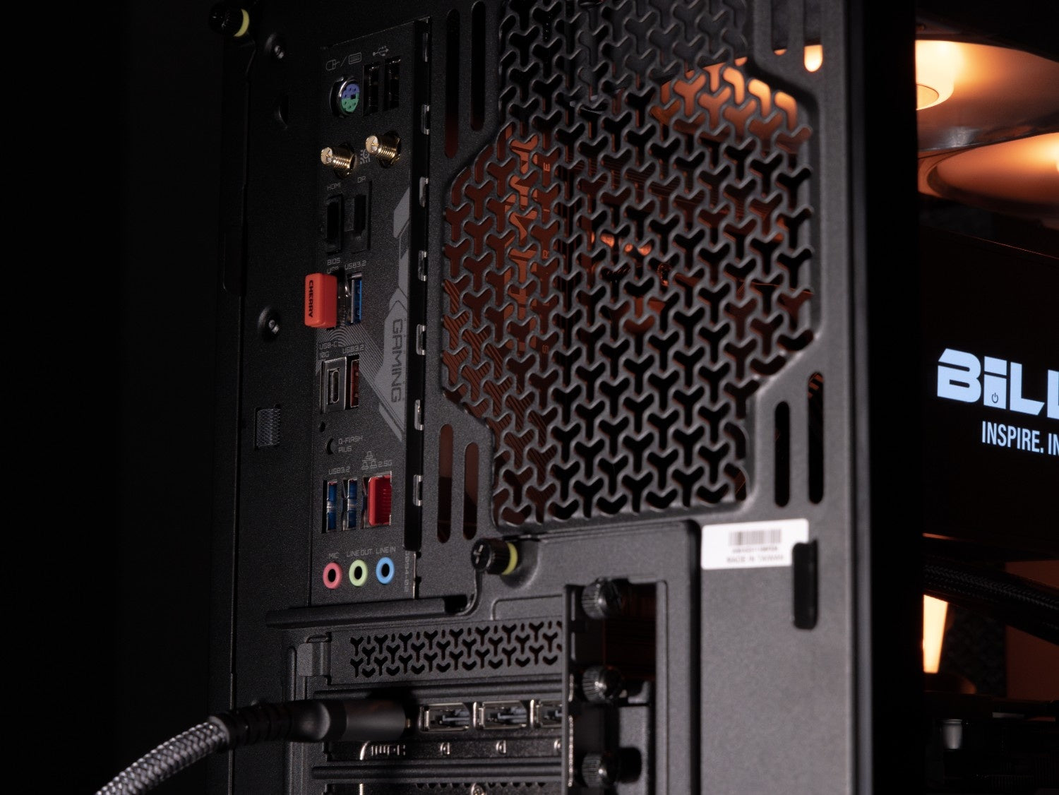 Billt PC - AMD Ryzen 7 9800X3D/64GB RAM/2TB HD/RTX 5070 Ti