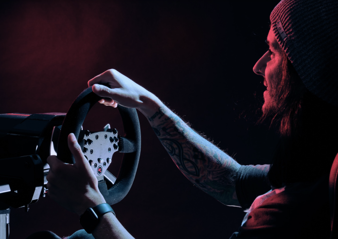 RS30’s Realistic 280mm Steering Wheel